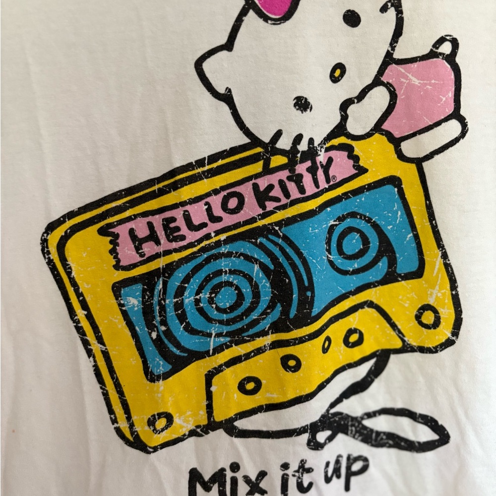 Hello Kitty Cream T-Shirt - Picture 2 of 3